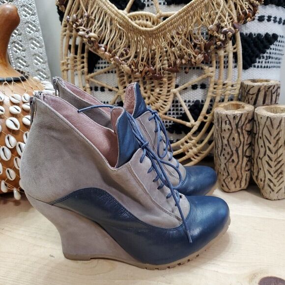 Anthropologie Lucky Penny Womens 6.5/37 Lace Up Boot Booties Leather Navy Taupe - Picture 1 of 16
